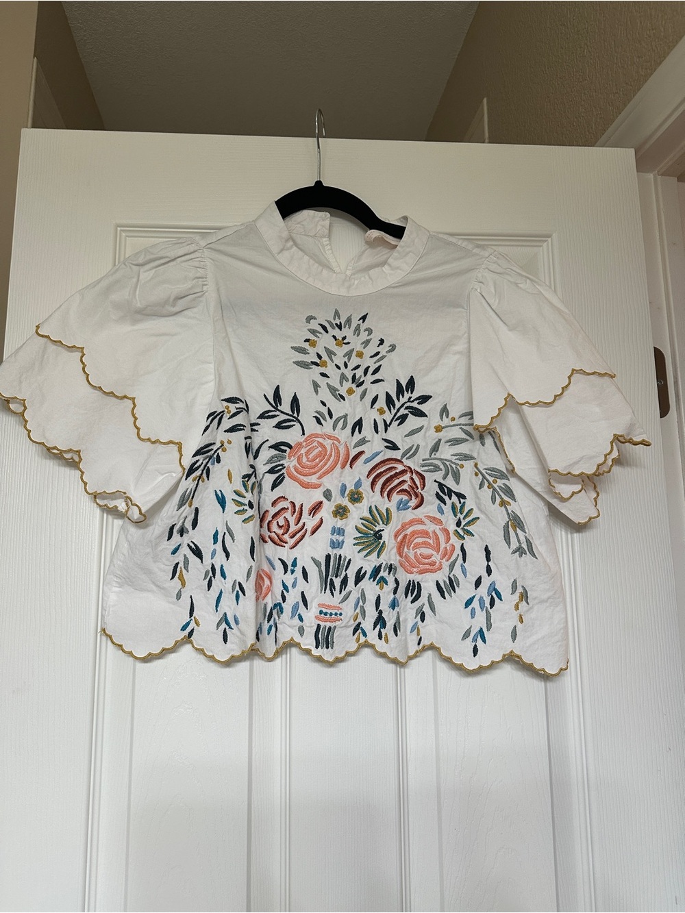 Zara White Scalloped Floral Embroidered Blouse